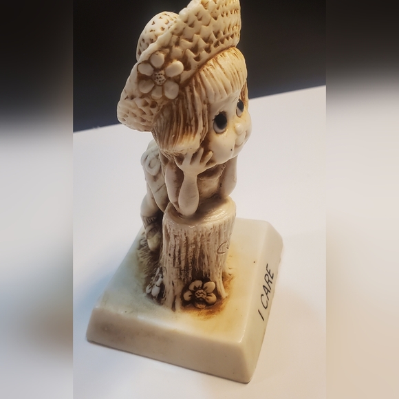 Vintage Russ and Wallace Berrie 1976 Cute Big Eyes Little Girl Figurine "I Care" - Picture 5 of 13